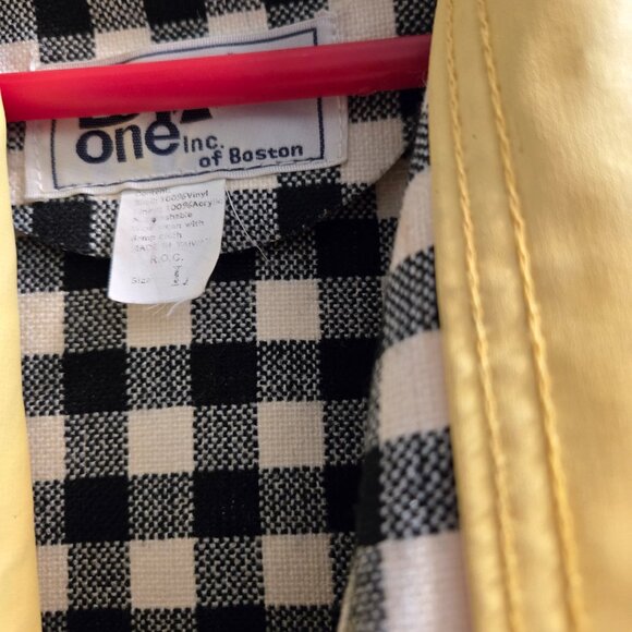 Lot one raincoat yellow unise size Large. - Picture 3 of 3